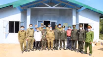Thua Thien Hue police hand over newly-built working offices to Laos police