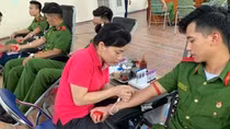 1,600 police officers and students donate blood