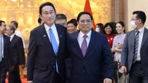 Government leader holds informal meeting with Japanese PM