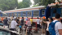 Foreign traveller injured while posing for selfie on Train Street