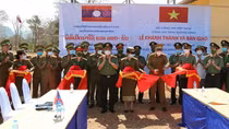Vietnamese provincial police hands over 9 stations to Laos police