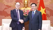 National Assembly Chairman hosts Ambassadors of Cuba, Russia