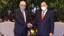 President Phuc: Vietnam encourages investment in sustainable development