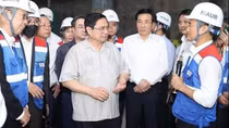 Government to work with HCM City regularly to boost city’s growth: PM