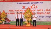 Public Security Deputy Minister Nguyen Van Long attends new school year ceremony in Bac Giang