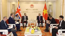 Minister To Lam receives incoming UK ambassador