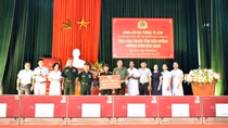 Minister To Lam sends gifts to wounded soldiers in Ninh Binh