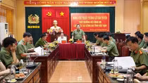 Deputy Minister Le Van Tuyen visits with Bac Kan provincial police