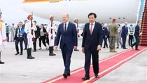 German Chancellor begins official visit to Vietnam