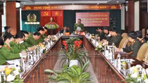 Deputy Minister Nguyen Van Long works with Dien Bien police