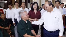 President presents gifts to war invalids in Bac Ninh province