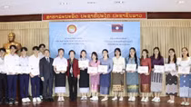 200 scholarships presented to Lao students in Vietnam
