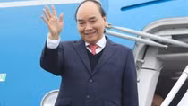 President leaves Hanoi for state visit to RoK