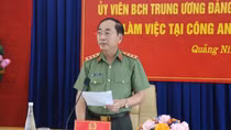Deputy Minister Tran Quoc To works with Quang Ninh police