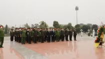 Leaders of MPS and Bac Giang province visit the steles of Uncle Ho’s 6 teachings