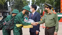 Deputy Minister Le Van Tuyen visits Dak Lak Provincial Police Department