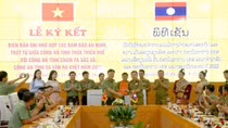 Vietnamese and Lao police forces sign MoU on ensuring security and order