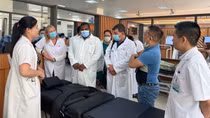 Cuba medical experts work with Hospital 199