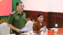 Deputy Minister Nguyen Van Long works with Binh Phuoc police