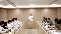 Minister Luong Tam Quang works with MobiFone