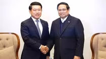 PM affirms government's resolve to soon complete cooperation projects with Laos