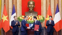 Vietnamese, French Presidents hold talks in Hanoi