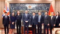 Minister Luong Tam Quang hosts British Ambassador to Vietnam
