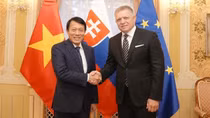 Slovak Prime Minister Robert Fico hosts Minister Luong Tam Quang