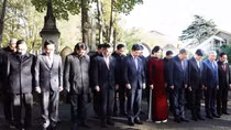 Vietnamese Party General Secretary pays tribute to proletariat leader Karl Marx in London