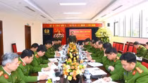 Deputy Minister Le Van Tuyen works with Police Department of Fire and Rescue
