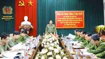 Deputy Minister Le Van Tuyen reviews amnesty work in Hanoi
