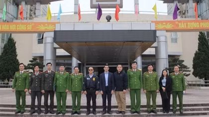 Hoa Binh provincial Police Department works with US Embassy on drug prevention and combat