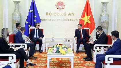 Minister To Lam meets EU delegation head in Vietnam
