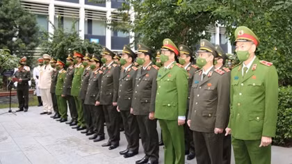 Ministry of Public Security's leaders pay tribute to President Ho Chi Minh