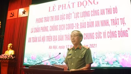 Hanoi police take the lead in preventing and combating COVID-19