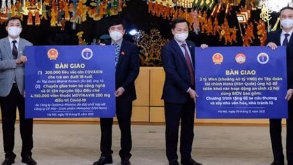 Vietnam receives 200,000 COVID-19 vaccine doses from India