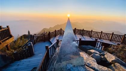 Hoar frost covers Fansipan as temperatures plunge to zero