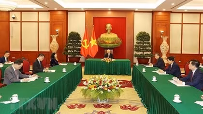 Top Vietnamese, Chinese leaders hold phone talks