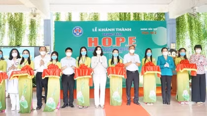 Center for COVID-19-infected new mothers opens in HCM City