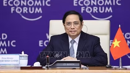 PM Chinh co-chairs online WEF country strategic dialogue on Vietnam