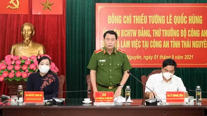 Deputy Minister Le Quoc Hung works with Thai Nguyen police