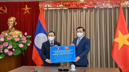 Hanoi supports Vientiane in fighting COVID-19