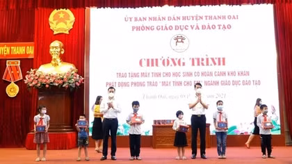 7,000 computers and cellphones donated to students in Hanoi