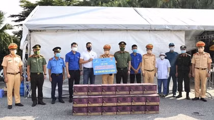 Public security youth supports anti-COVID-19 frontline forces