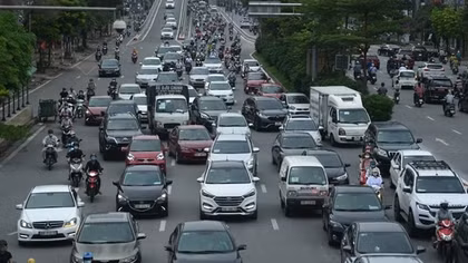 People in Hanoi take to streets after lockdown restrictions eased
