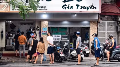 Hanoi allows takeaways and other services in safe areas