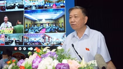 Minister To Lam meets with voters in Hung Yen