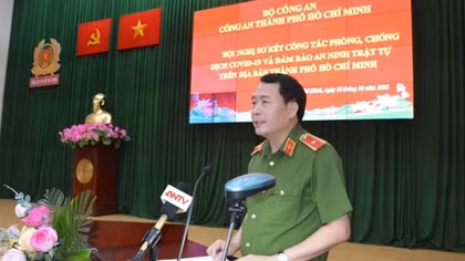 HCMC Police Department reviews local police efforts in COVID-19 prevention and combat