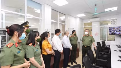 Minister To Lam inspects medical examination and treatment at Hospital 19/8