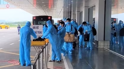 Hanoi to abandon concentrated isolation for arrivals from overseas